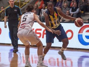 Fenerbahçe Galibiyetle Başladı