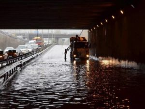 Trabzon’da Yağmur Yağdı, Sürücüler Zor Anlar Yaşadı