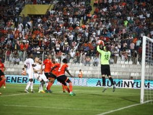 İlk Yarıda Gol Yok