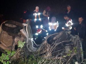 Otomobil Direğe Çarptı: 2 Ölü