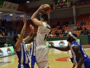 Banvit Evinde Kazandı