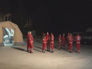 Depremin Vurduğu Kasabada Halk Evlerini Terk Ediyor