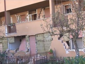 İtalyan Depremzedeler Kentlerini Bırakmak İstemiyor
