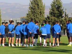 Akhisar’da Kötü Gidişin Faturası 2 Oyuncuya Kesildi