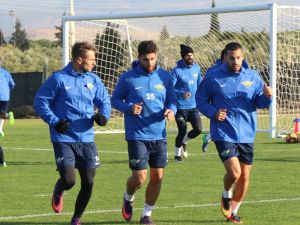 Akhisar Belediyespor 3 Eksikle Çalıştı