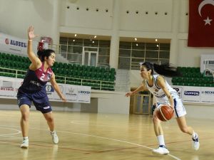 Bornova Becker Spor, 5. Galibiyetini Aldı