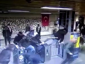 Napoli Taraftarının Metroyu Birbirine Kattığı Anlar Kamerada