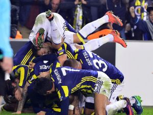 Fenerbahçe’nin Zaferi İngiltere’de Manşetlerde