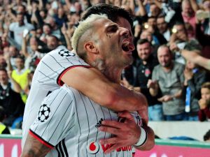 Arena’da Gol Oldu Yağdı