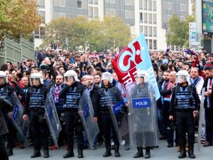 Bordo Mavili Taraftarlar Arena’ya Gelmeye Başladı