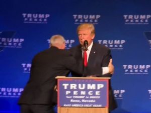 Donald Trump Apar Topar Kaçırıldı