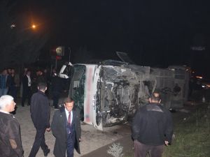 Düzce’de Midibüs Devrildi: 9 Yaralı