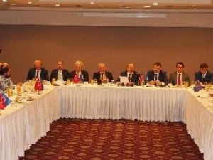 Başkan Gümrükçüoğlu, Basın Toplantısı Düzenledi