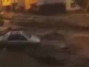 Sel Suları Önüne Ne Gelirse Sürükledi