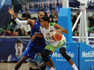 Efes 5’te 5 Yaptı