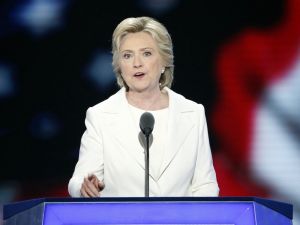 Clinton’un Kampanya Şefi: “Oyların Yeniden Sayımını Bekleyeceğiz”