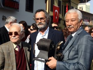 Ünlü Oyuncu Kazandığı Tüm Ödülleri Bağışladı