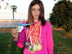 15 Yaşında 25 Madalya