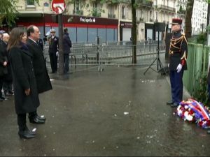 Paris Saldırılarında Hayatlarını Kaybedenler Anıldı