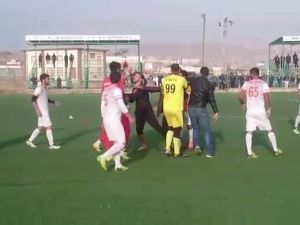 Amatör Maçta Saha Karıştı