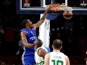 Anadolu Efes Evinde Kazandı