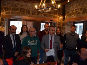 Gugulumdakiler Tiyatrosu Yeni Sezonda “Gözüne Girsin” Oyunu İle Perdelerini Açıyor
