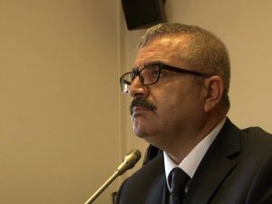 Komisyon Yök Üyesi Abdullah Çavuşoğlu’nu Dinliyor