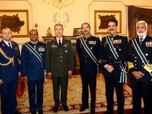 Org. Akar, Pakistanlı Mevkidaşıyla Görüştü