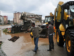 Fındıklı'da Temizleme Çalışmaları Sürüyor