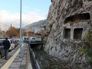 Kocaeli’de Kayboldu, Amasya’da Mağarada Bulundu