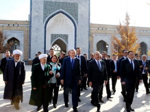 Erdoğan’dan İmam Buhari Türbesi’ne Ziyaret