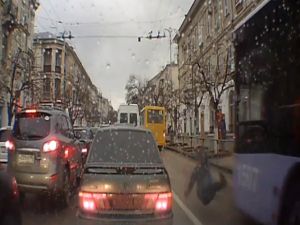Otobüs Çarptı, Hiçbir Şey Olmamış Gibi Ayağa Kalktı