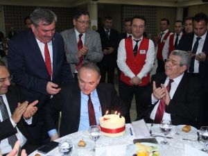 Bakan Faruk Özlü’ye Doğum Günü Sürprizi