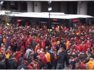 Galatasaray Taraftarı Kadıköy’e Hareket Etti