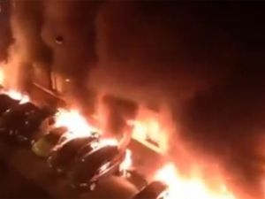 Paris’te Tam 26 Araç Birden Kundaklandı