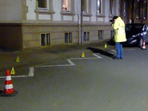 Almanya’da Vahşet: Boğazına Bağladığı İple Sürükledi !