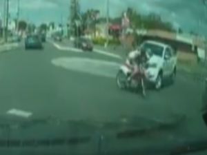 Dikkatsiz Motosikletli Az Kalsın Canından Oluyordu