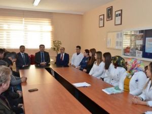 Vali Memiş’ten Gümüşhane Lisesi’ne Öğretmenler Günü Ziyareti