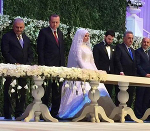 Cumhurbaşkanı Erdoğan, Rizeli Hayırsever İş Adamı Erkan’ın Düğününde Nikah Şahitliği Yaptı