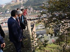 Trabzon’da Yamaçtan Kaya Düşen Mahallede Önlemler Alınıyor