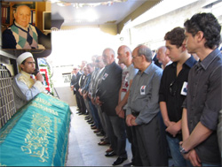 Mete Dualarla Defnedildi