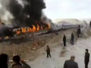 İki Tren Kafa Kafaya Çarpıştı: Ölü Ve Yaralılar Var