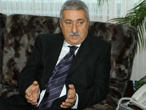 "Otomobilde Ötv Kararı 6 Ay Ertelenmeli"