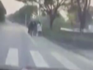 Otomobil Yayaların Arasına Daldı: 3 Ölü