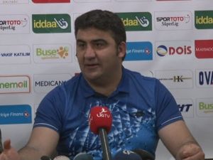 Ümit Özat’tan Kırmızı Kart Tepkisi