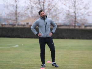 Hakan Kutlu Hakemlere Çattı