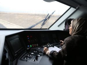 Emine Erdoğan Hızlı Tren Kullandı