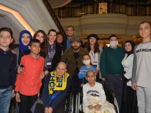Galatasaraylı Oyunculardan Alkışlık Hareket
