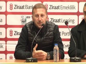 "Benim Oyuncularım Yüreği Elinde Oynuyor"
