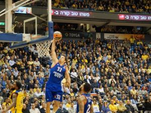 Anadolu Efes 5. Galibiyetini Aldı